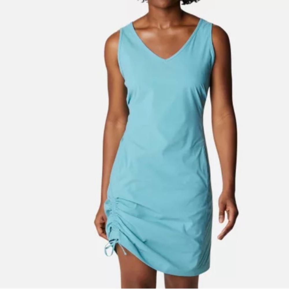Columbia
Dress
Medium
Water repellent 
50 sun protection
Like new
Worn once